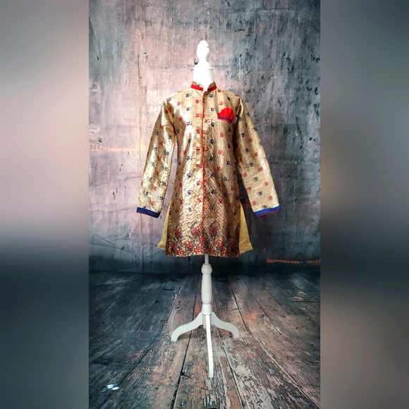 Beautiful Gold Sherwani. - Picture 2 of 11